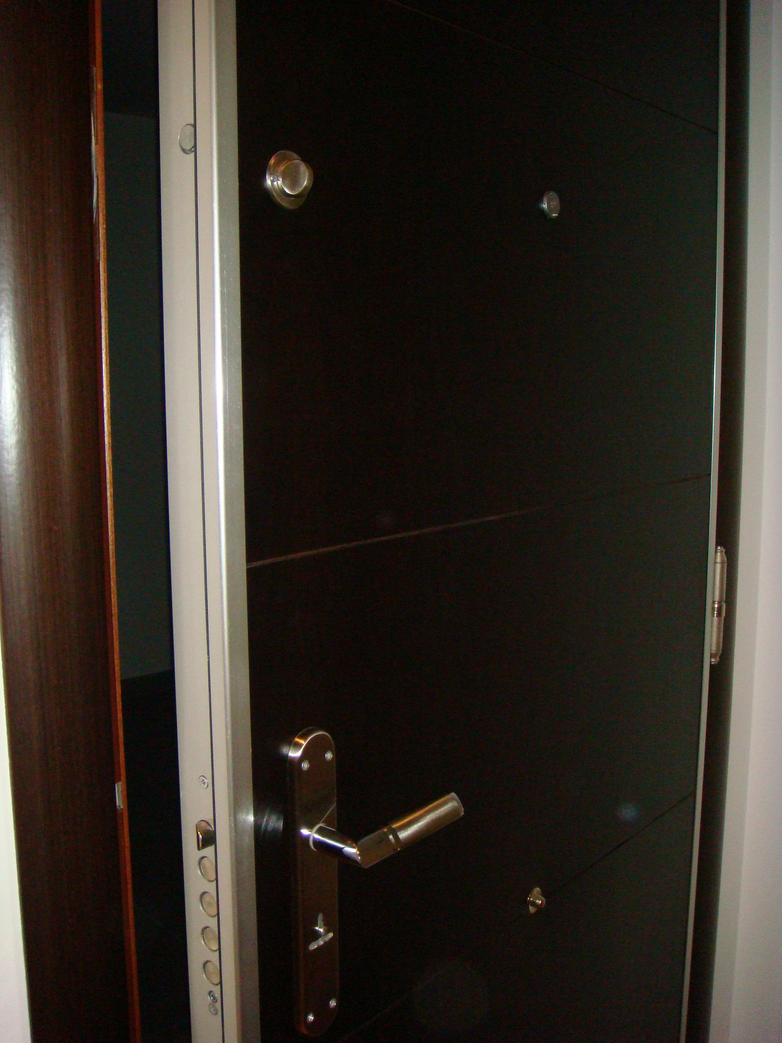Puerta acorazada